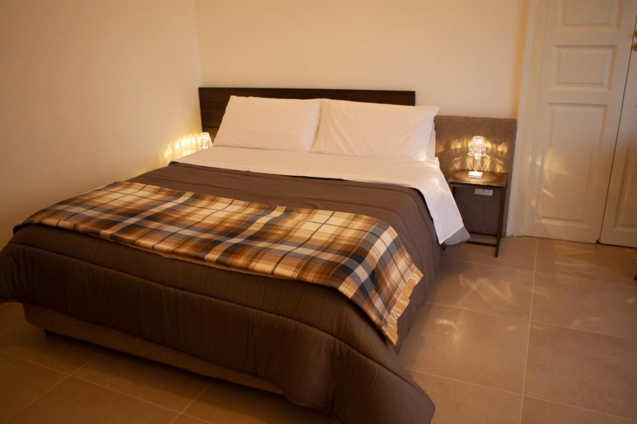 Casapaola B&B Rooms อาชิเรอาเล ภายนอก รูปภาพ