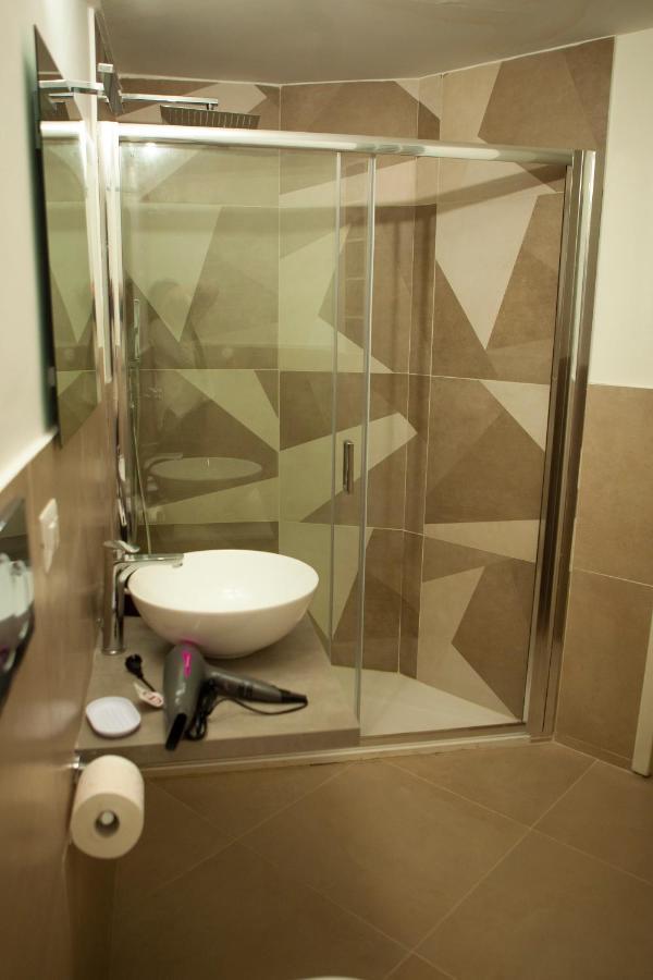 Casapaola B&B Rooms อาชิเรอาเล ภายนอก รูปภาพ